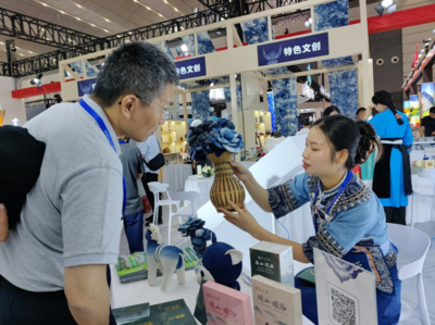 荔波县文创产品在第十届西部文博会上闪耀亮相